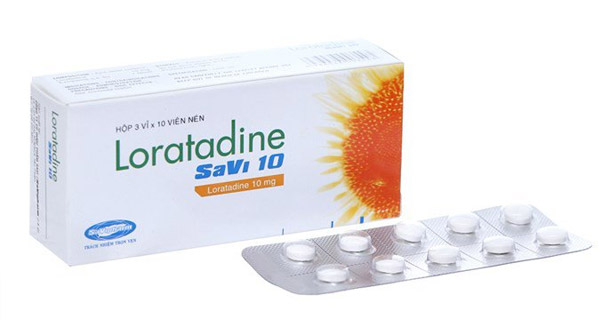Loratadin là một thuốc kháng histamin giúp ngăn chặn chảy nước mũi, nghẹt mũi do dị ứng
